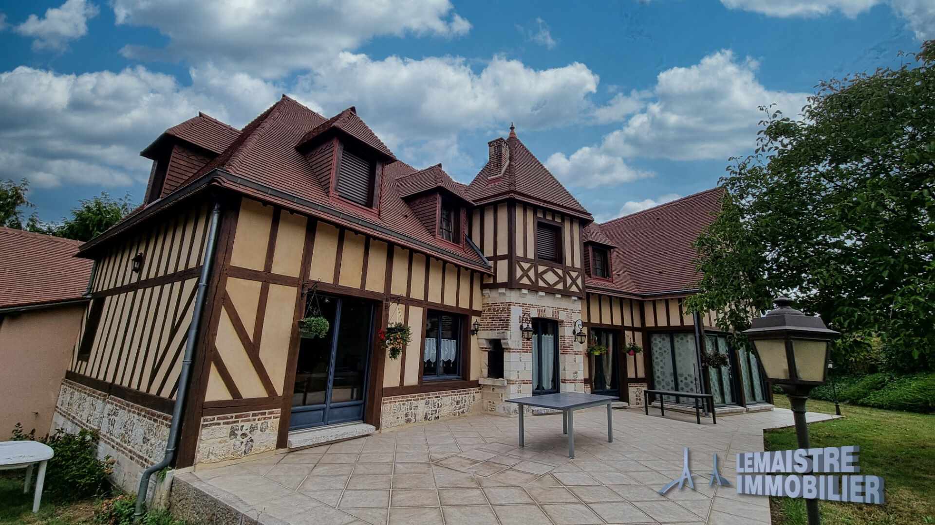 Maison-Villa - BOURG ACHARD